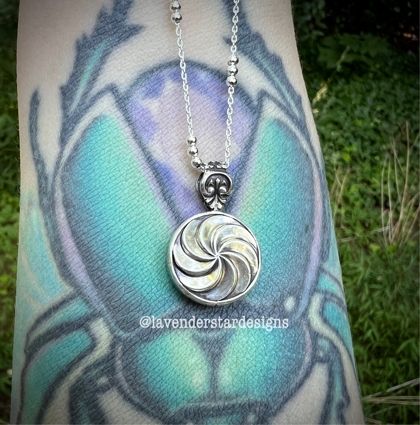 **Made-to-order** Swirl Pendant