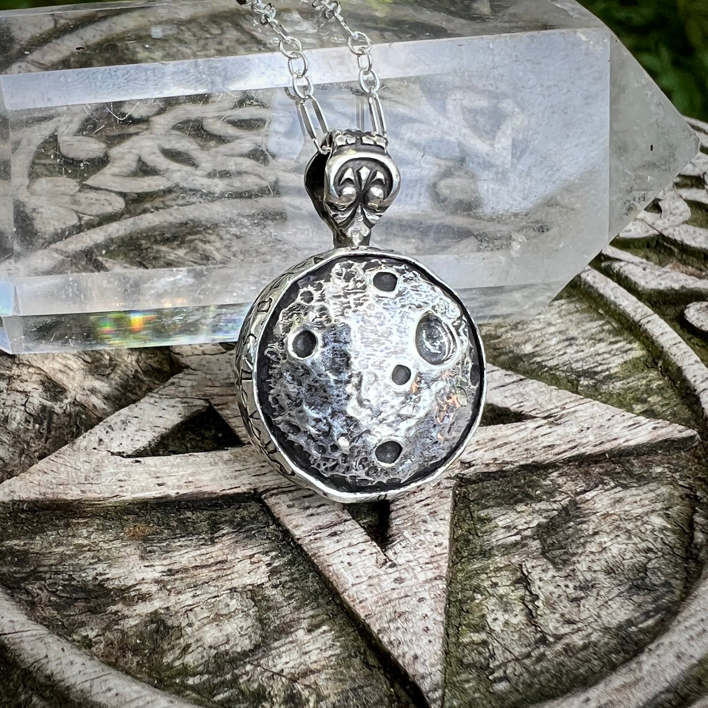 Full Moon Medallion ~ Stars