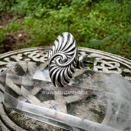 **Made-to-Size** Swirly Moon Ring